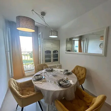 Joy Apartment *